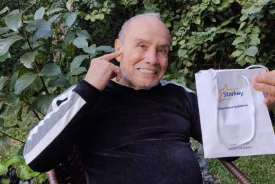 Stênio Garcia revela ter perdido audição com tapa de um colega de trabalho