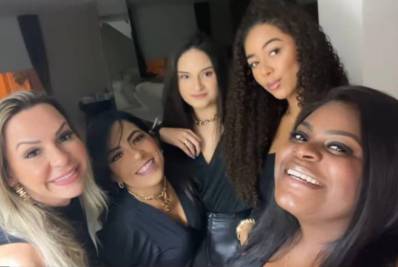 Jojo Todynho comemora boa fase da vida com as amigas