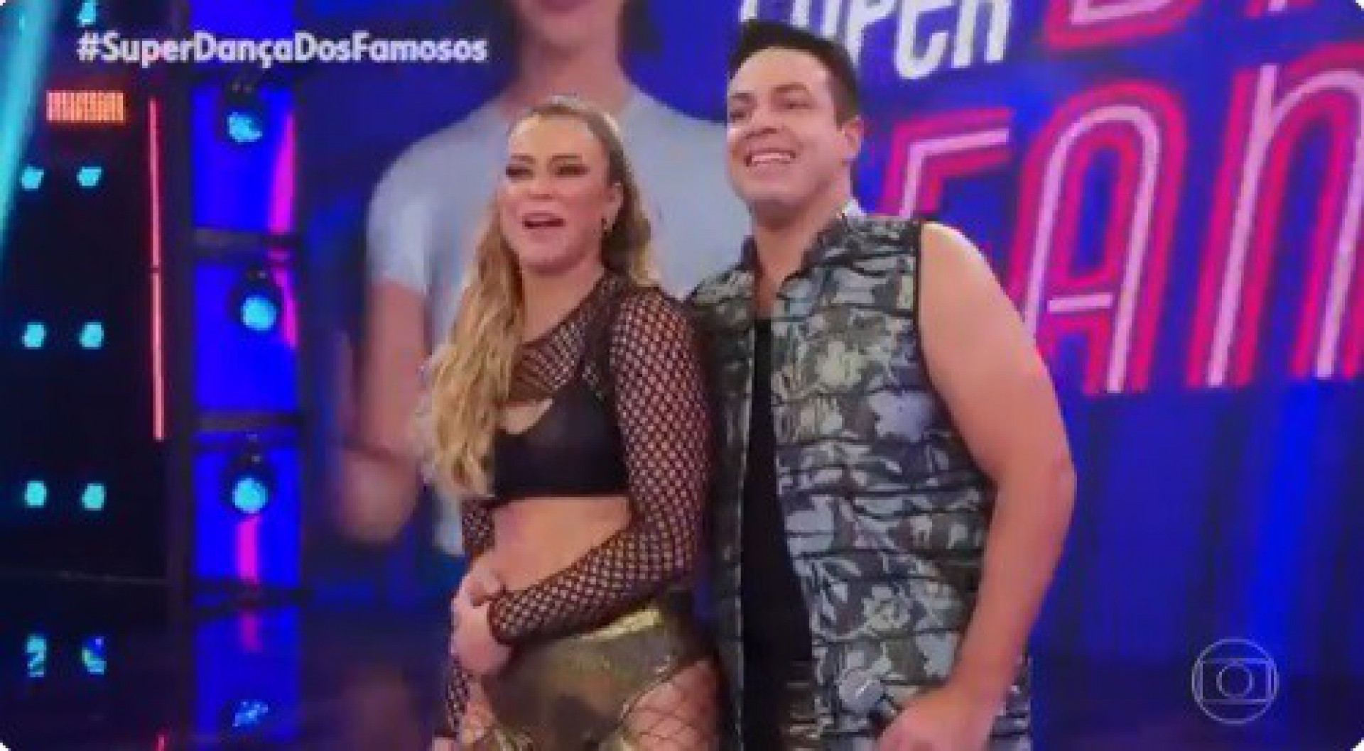 Paolla Oliveira deixou André Marques e Tiago Leifert desconcertados na 'Super Dança dos Famosos' - Reprodução