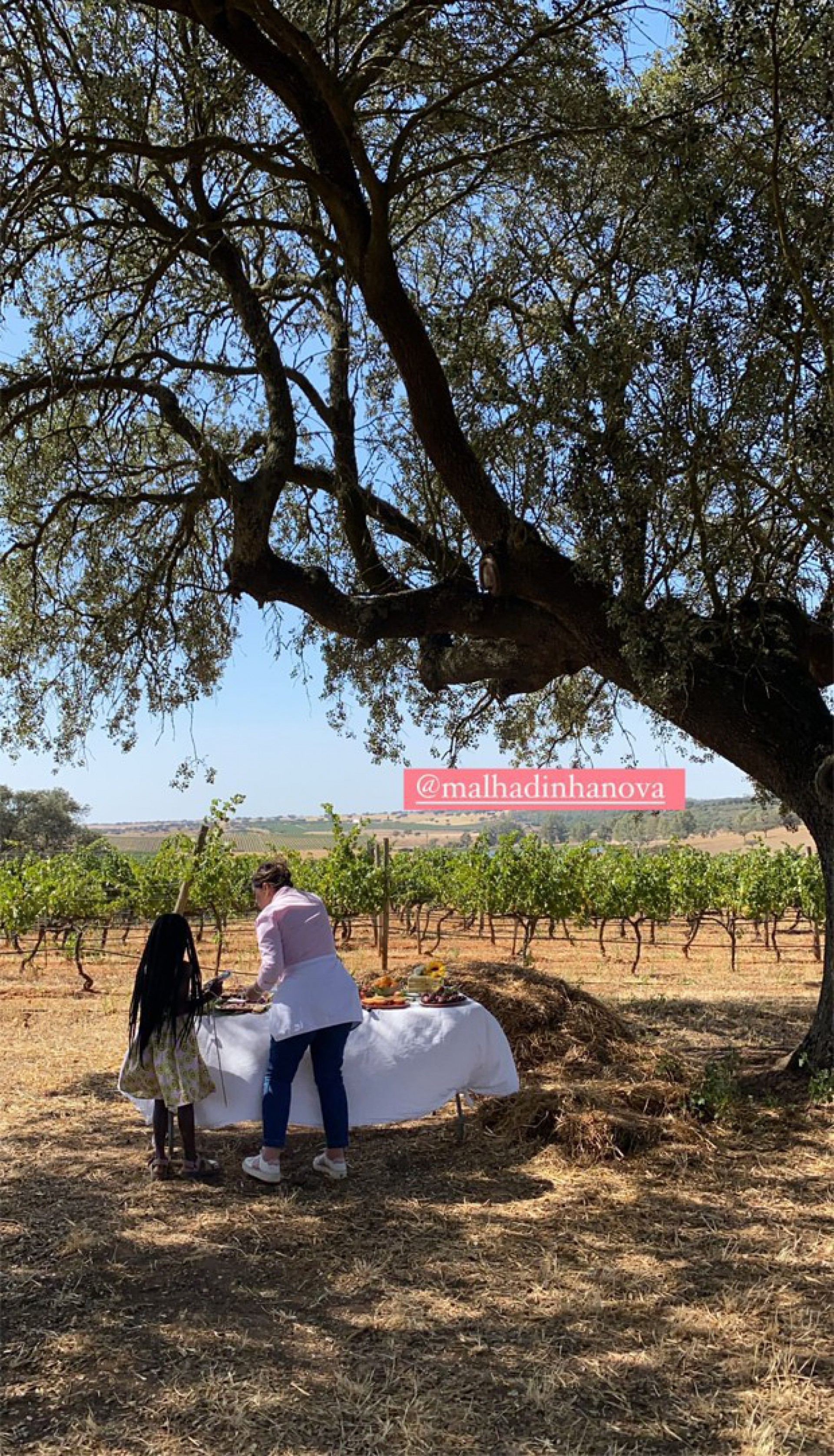 Giovanna Ewbank se diverte com os filhos em Portugal - Reprodução Internet