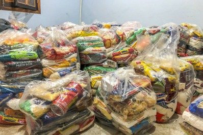 Assistência de São Pedro monta 93 cestas básicas com doações do drive-thru solidário