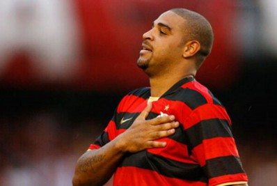 Ex-Flamengo revela treta com Adriano Imperador: 'Ele queria me pegar'