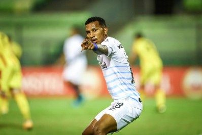 Libertadores atrai e atacante do Grêmio tem interesse de jogar pelo Fluminense