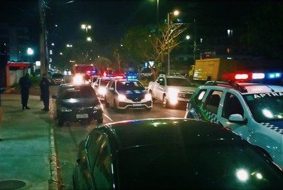 Ação de forças de segurança e fiscais de Rio das Ostras notifica veículos e autua estabelecimentos