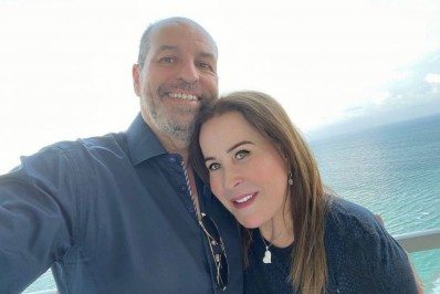 Zilu Godoi posa agarradinha com namorado em Miami: 'O amor é cura'