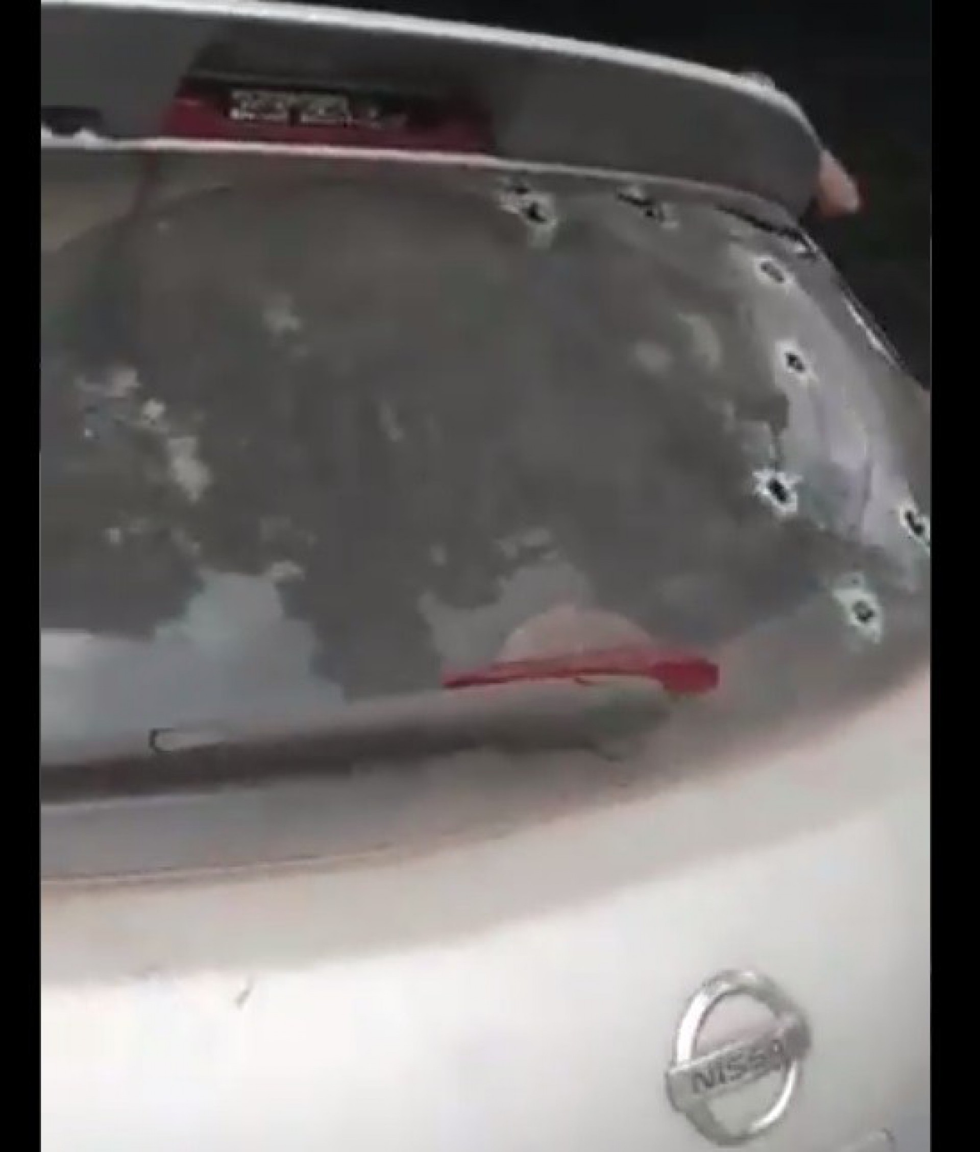 Homem é executado a tiros dentro de carro na Taquara