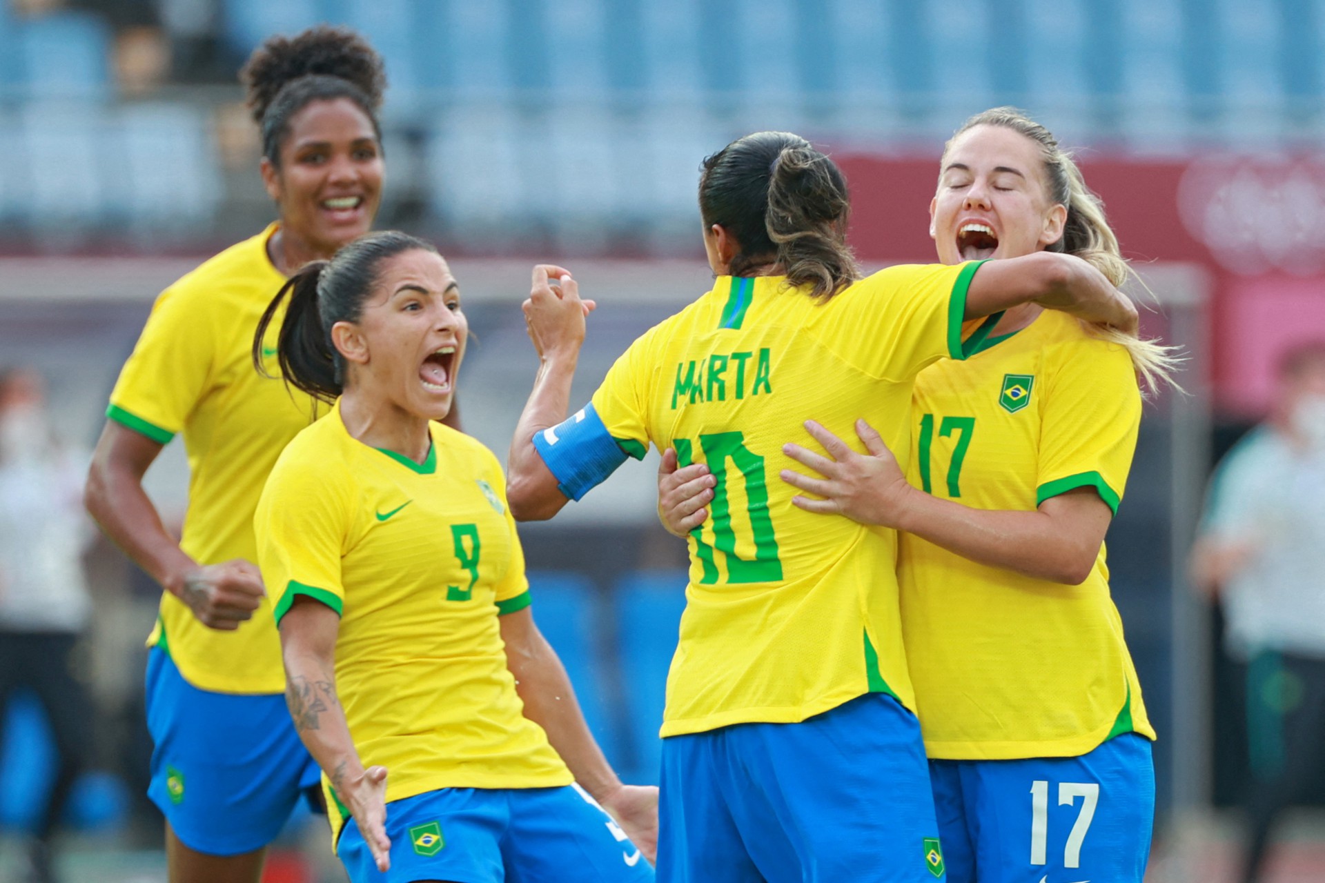 Marta explica motivo de abrir m&atilde;o de 'hat-trick' na goleada do Brasil sobre a China no Jap&atilde;o