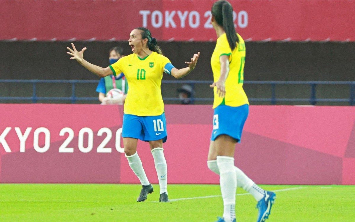 Marta fez dois gols na vitória do Brasil - AFP