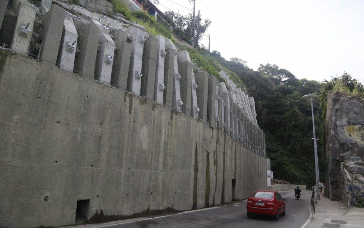Obras de contenção na Av. Niemeyer já duravam seis meses - Divulgação