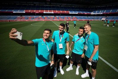 Seleção olímpica 'tieta' palco da estreia contra a Alemanha, que garantiu o penta na Copa de 2002