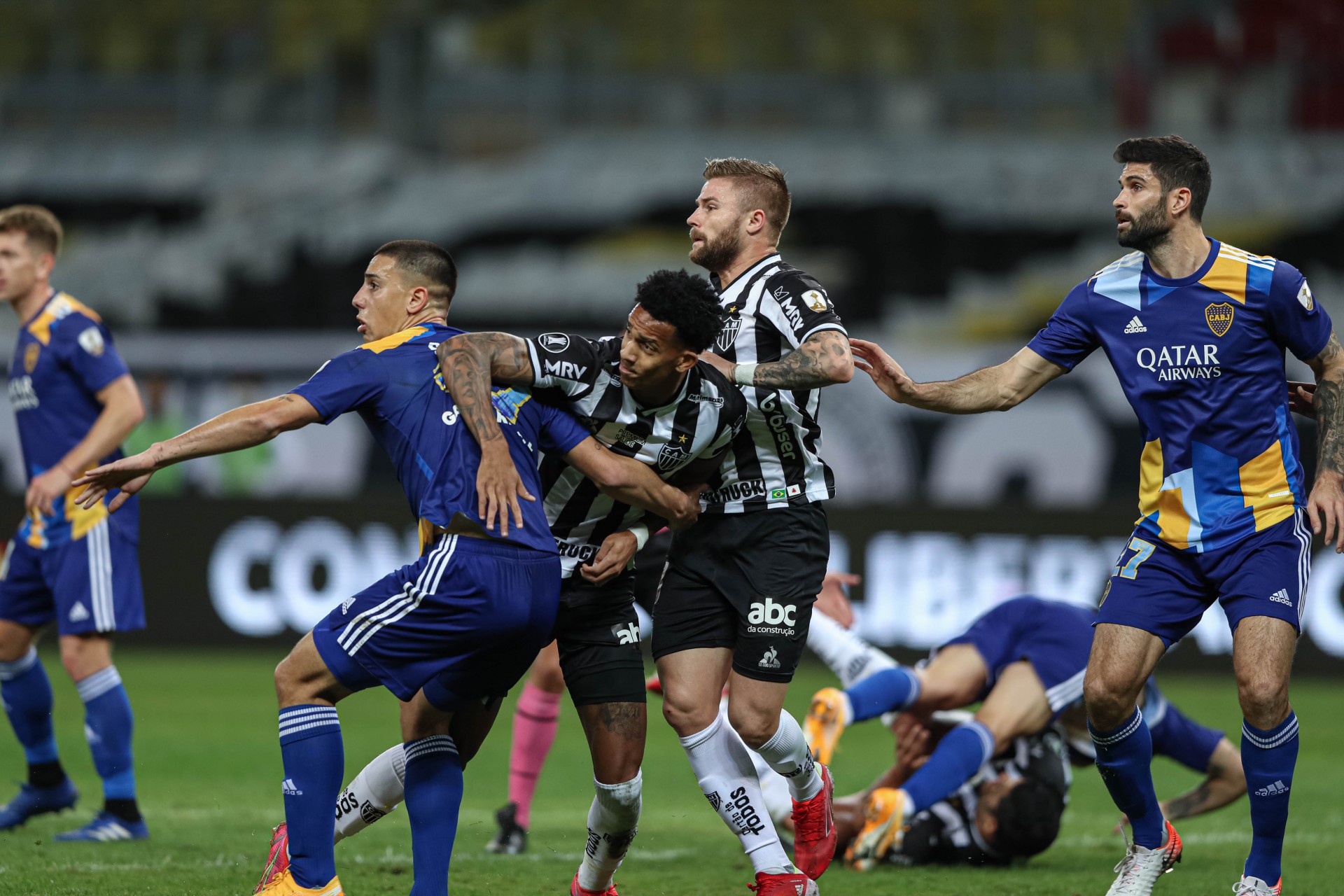 Delega&ccedil;&atilde;o do Boca Juniors passa madrugada em delegacia ap&oacute;s confus&atilde;o no Mineir&atilde;o