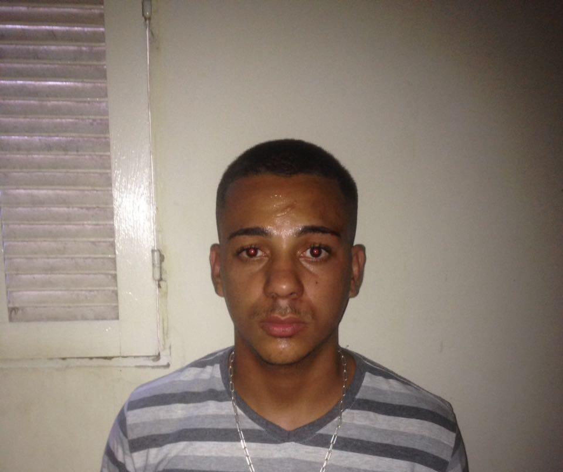 Apontado como autor de disparos contra PM durante assalto se entrega à polícia em Campos, no RJ