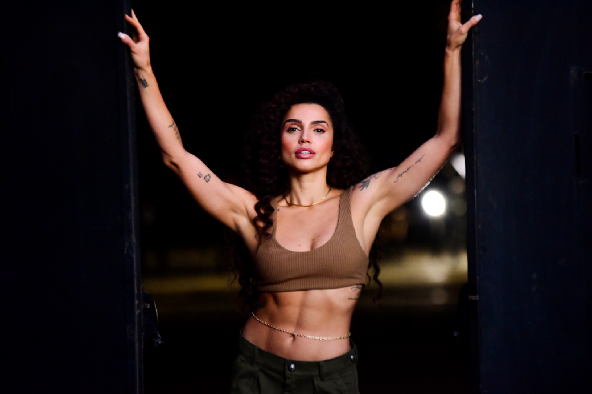 Paula Amorim, campeã do 'No Limite', posa para ensaio fotográfico com Breno - Leo Franco / Ag. News