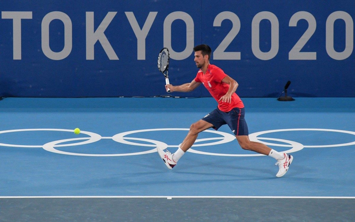 Novak Djokovic reclama do calor e pede jogos de tênis começando mais tarde  nos Jogos de Tóquio - Surto Olímpico
