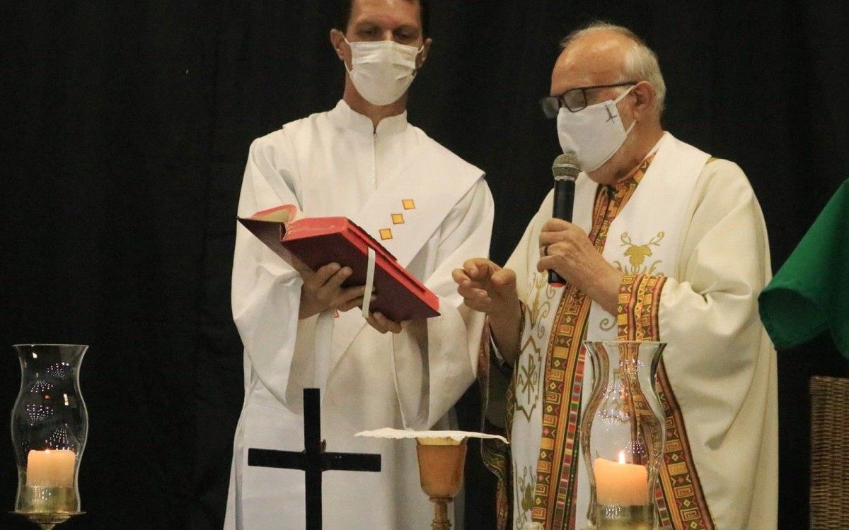 Missa em ação de graças comemorou os 79 anos do Padre Renato Chiera, que emocionou fiéis e frequentadores da Casa do Menor São Miguel Arcanjo Brasil. 