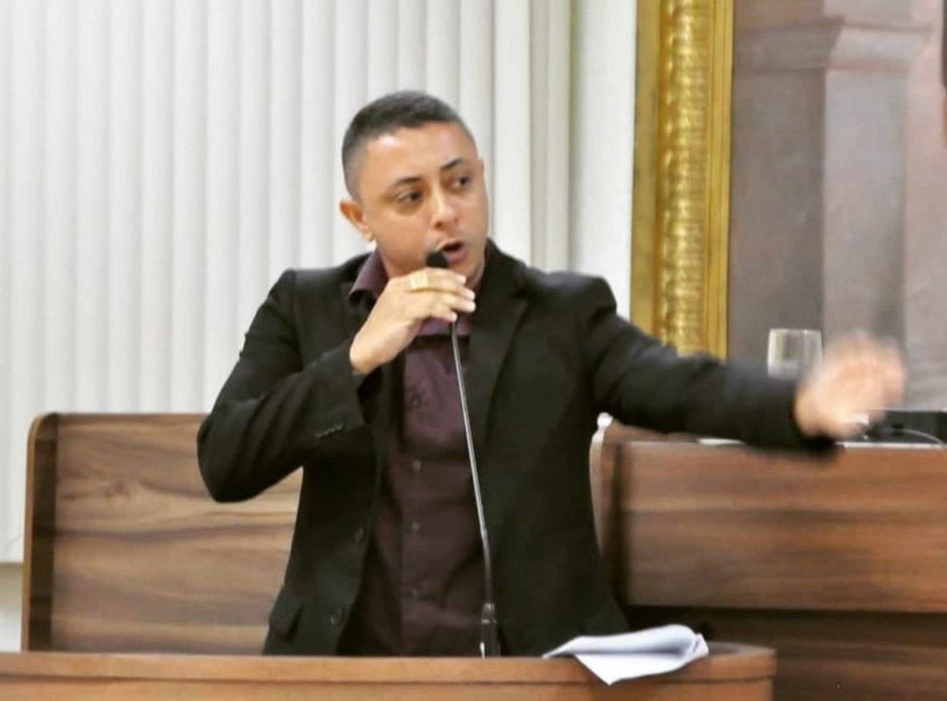 A C&acirc;mara Municipal de Itagua&iacute; elege novo presidente: Gil Torres 