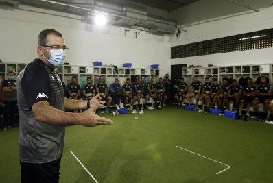 Jornalistas destacam evolução do Botafogo nas mãos de Enderson Moreira: 'Agora o combustível é a confiança'