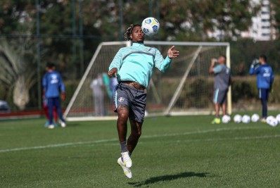 Abel Hernández pega apenas um jogo de suspensão e pode encarar o Palmeiras