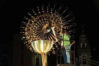 Pira olímpica apaga horas depois de cerimônia para reacendê-la