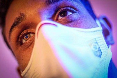 Lucas Mazzo exibe prótese ocular com a bandeira do Brasil que usará na marcha atletica