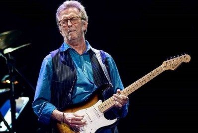 Eric Clapton diz que não se apresentará em locais que cobrarem prova de vacinação