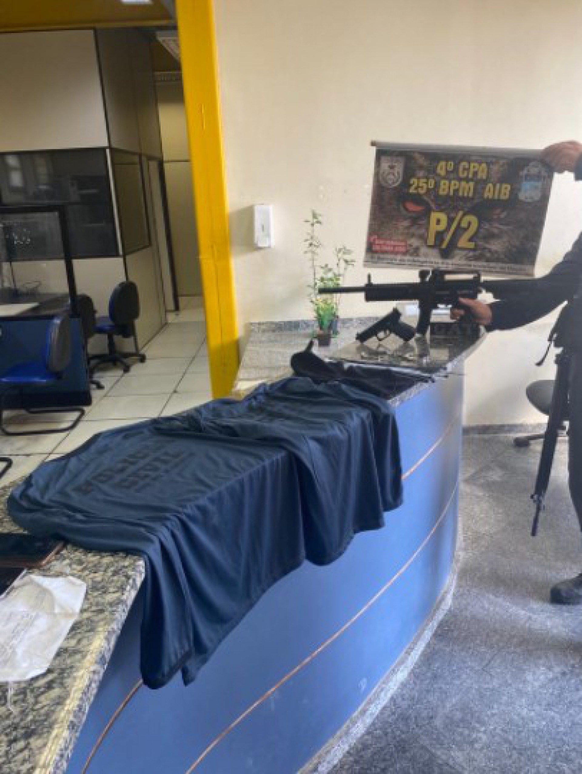 PM prende dupla que planejava sequestrar empres&aacute;rio de Araruama