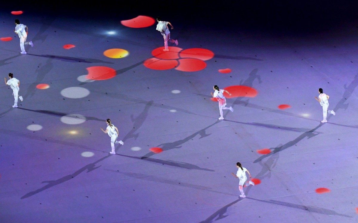 Dan&ccedil;arinos fazem coreografia em evento