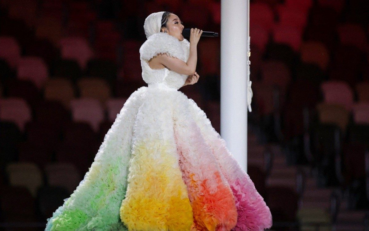 Cantora Misia interpreta hino nacional do Jap&Atilde;&pound;o