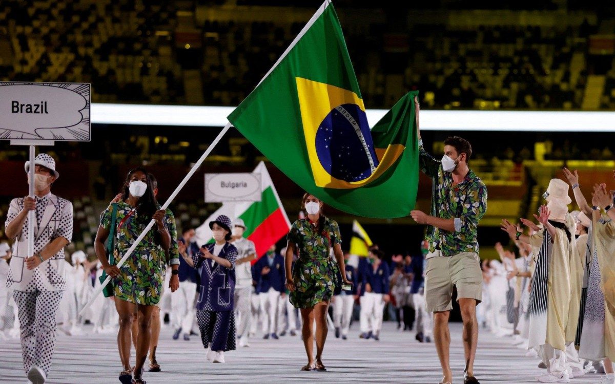 Brasil teve apenas quatro integrantes em abertura dos Jogos - AFP