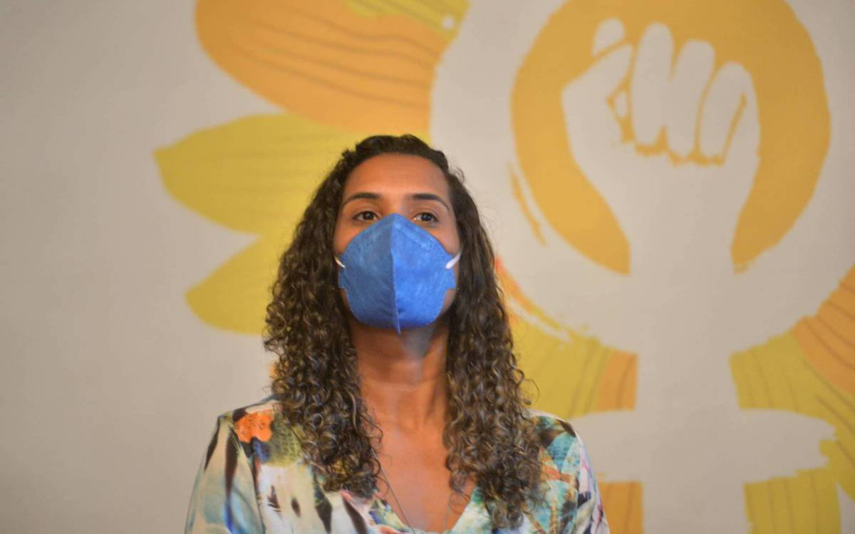 Rio de Janeiro - 23/07/2021 - CIDADE/ Rio de Janeiro/ Cidadania - A secret&aacute;ria de Pol&iacute;ticas e Promo&ccedil;&atilde;o da Mulher, Joyce Trindade, anunciam a cria&ccedil;&atilde;o do Comit&ecirc; Marielle Franco de Preven&ccedil;&atilde;o e Enfrentamento &agrave; Viol&ecirc;ncia Pol&iacute;tica Contra as Mulheres. A iniciativa re&uacute;ne treze institui&ccedil;&otilde;es do executivo, legislativo, judici&aacute;rio e da sociedade civil para execu&ccedil;&atilde;o de a&ccedil;&otilde;es de mem&oacute;ria, monitoramento e informa&ccedil;&atilde;o, com objetivo de combater os casos de viol&ecirc;ncia pol&iacute;tica contra as mulheres na cidade. na foto Laura Carneiro , Annielle Franco,  Joyce Trindade Vereadora Renata Souza e Jandira Feghali  Foto : F&aacute;bio Costa/ Ag.O Dia
