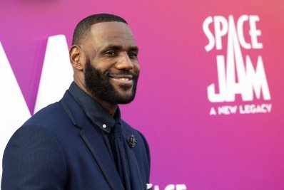 LeBron James é primeiro astro em atividade da NBA a faturar R$ 5 bilhões