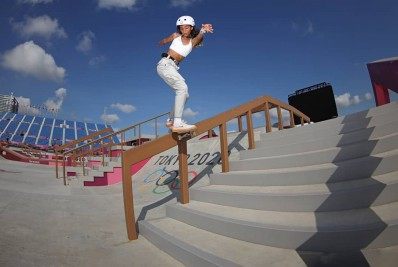 Com moral, Rayssa Leal e Letícia Bufoni são 'tietadas' por Tony Hawk em treino