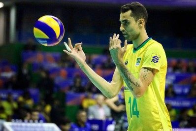 Craque do vôlei, Douglas Souza debocha de boatos sobre vídeo íntimo vazado: 'Amei'