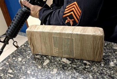 Santo Antônio de Pádua: dupla foge, mas um homem é detido; apreensão de meio quilo de maconha