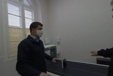 Prefeito interino, Hingo Hammes, inaugura novo equipamento de densitometria no CMO