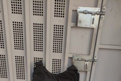 Traficantes são presos com colete da Polícia Militar na Zona Norte