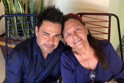 Zezé Di Camargo celebra recuperação da mãe após cirurgia: 'Tudo correu bem'