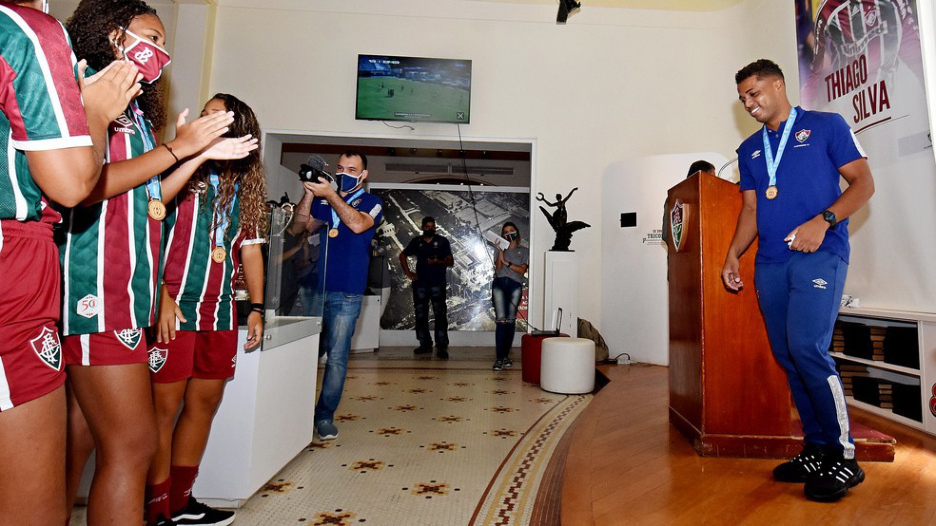 Isa&iacute;as Rodrigues, auxiliar t&eacute;cnico do time feminino do Fluminense, morre aos 31 anos