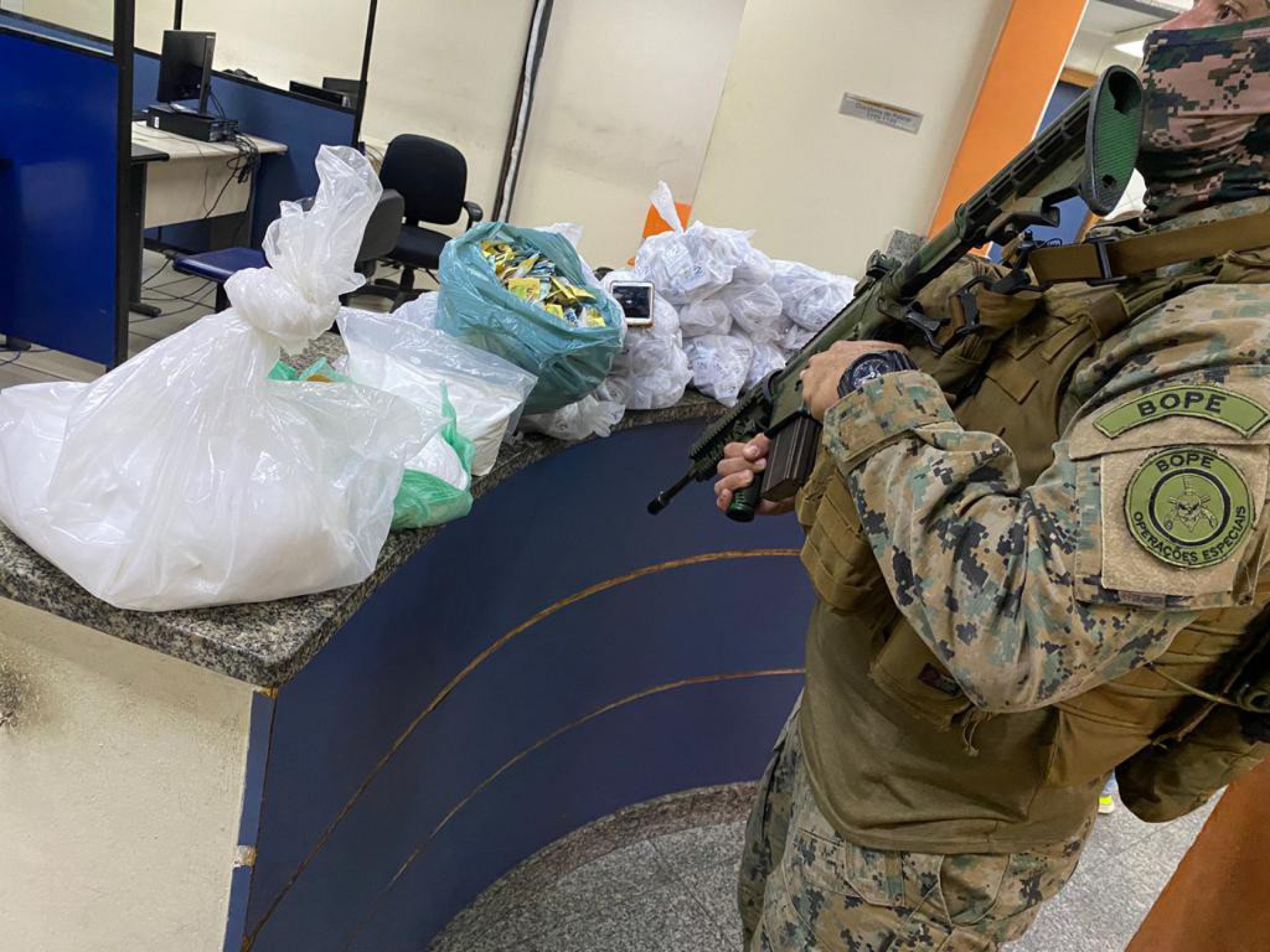 Comunidade do Mandela, na Zona Norte, tem noite de tiroteio