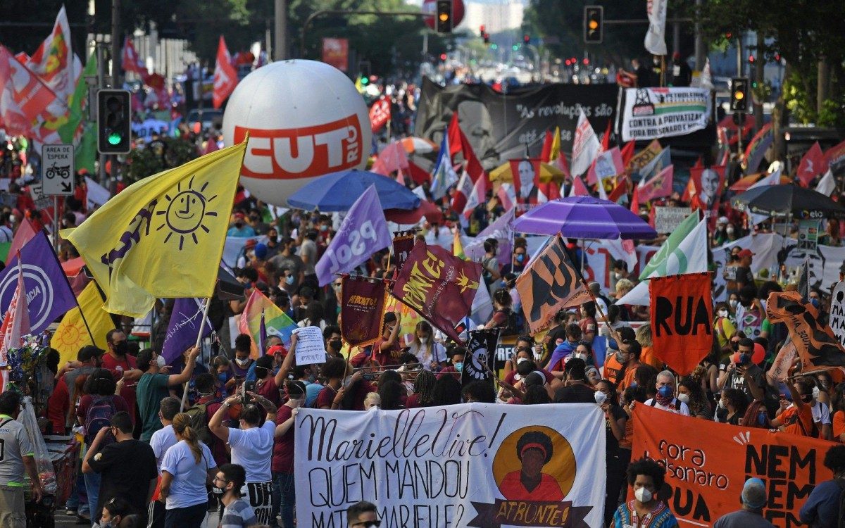 Brasileiros voltam &agrave;s ruas para pedir impeachment de Bolsonaro