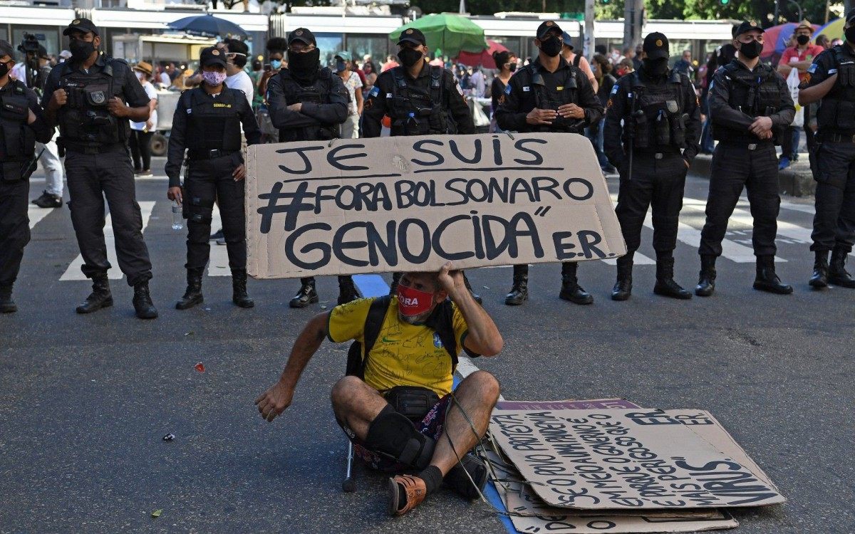 Brasileiros voltam &agrave;s ruas para pedir impeachment de Bolsonaro