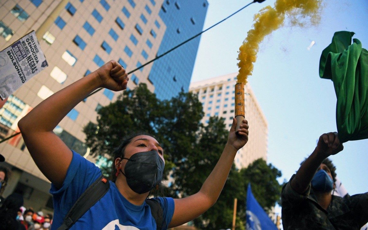 Brasileiros voltam &agrave;s ruas para pedir impeachment de Bolsonaro