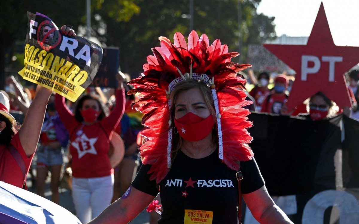 Brasileiros voltam &agrave;s ruas para pedir impeachment de Bolsonaro