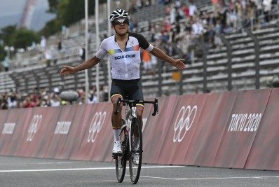 Ciclista conquista segundo ouro olímpico da história do Equador