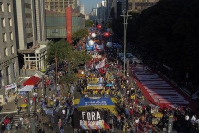 Manifestantes lotam Avenida Paulista em protesto contra governo Bolsonaro