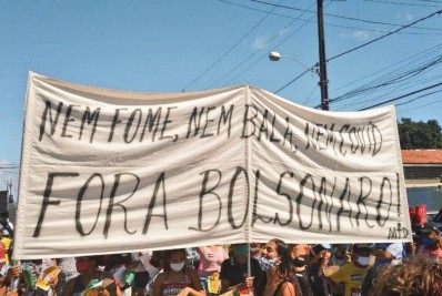 Manifestantes fazem protesto contra o presidente Bolsonaro neste sábado 