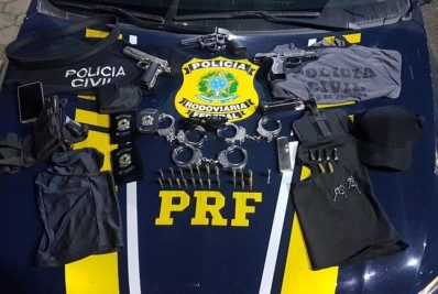Homem é preso com arma do exército da Argentina e camisa da Polícia Civil em ônibus no Rio