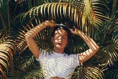 Juliette posa com a barriguinha de fora e impressiona: 'Bem tropicalzinha'