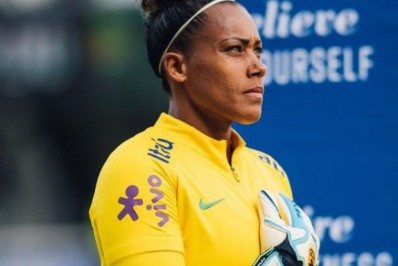 Após falhas de Bárbara nos Jogos Olímpicos, ex-goleiras da seleção brasileira feminina defendem atleta