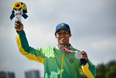 Kelvin Hoefler, medalha de prata no skate, mete o malho nos jurados da competição